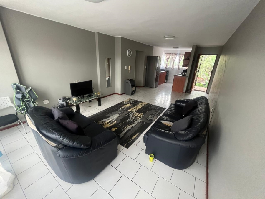 To Let 2 Bedroom Property for Rent in Ridgeway Gauteng