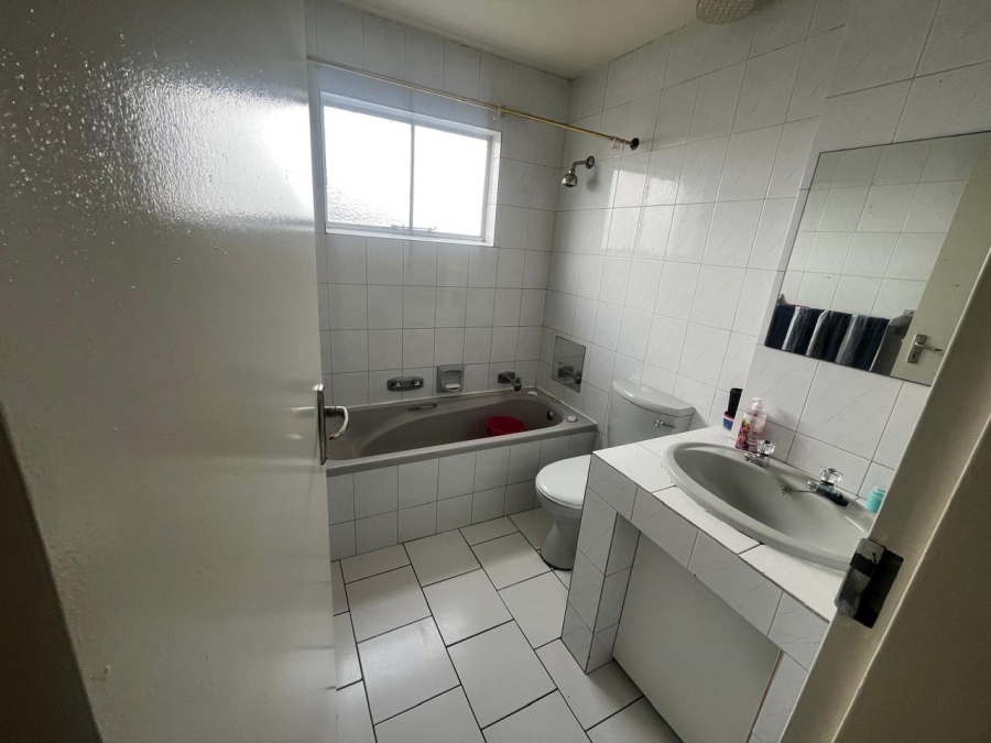 To Let 2 Bedroom Property for Rent in Ridgeway Gauteng