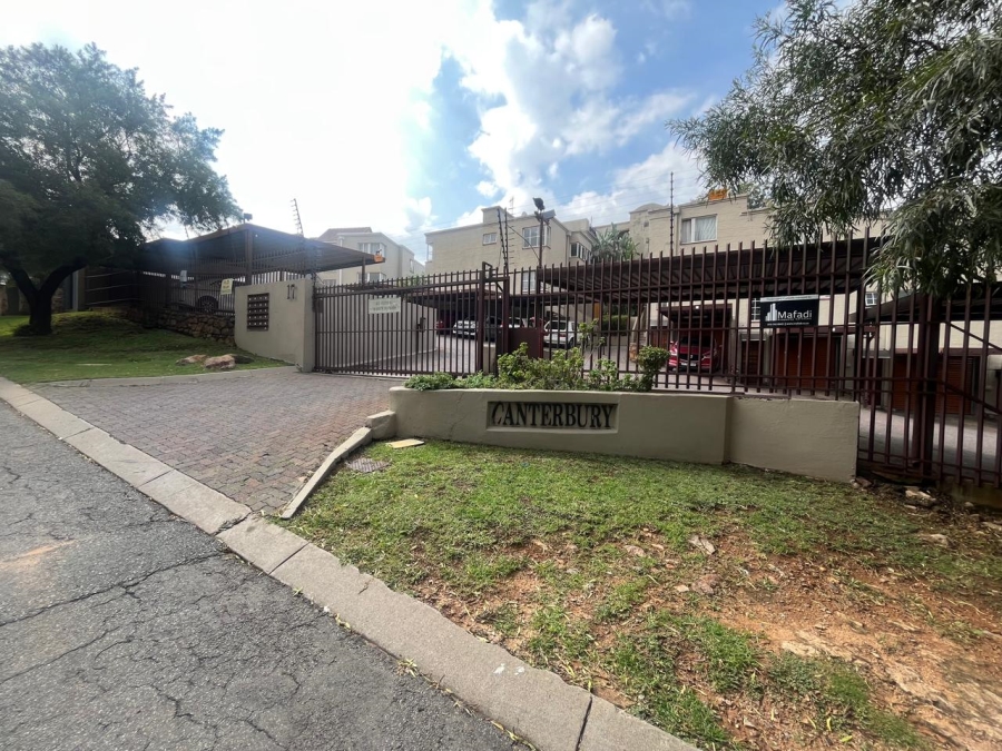 To Let 2 Bedroom Property for Rent in Ridgeway Gauteng