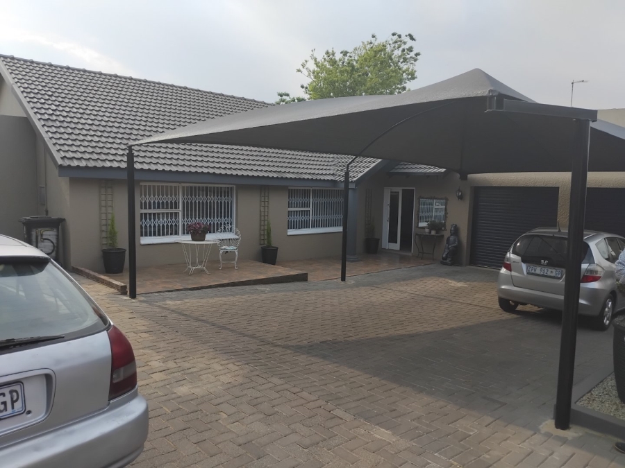 3 Bedroom Property for Sale in Dawnview Gauteng