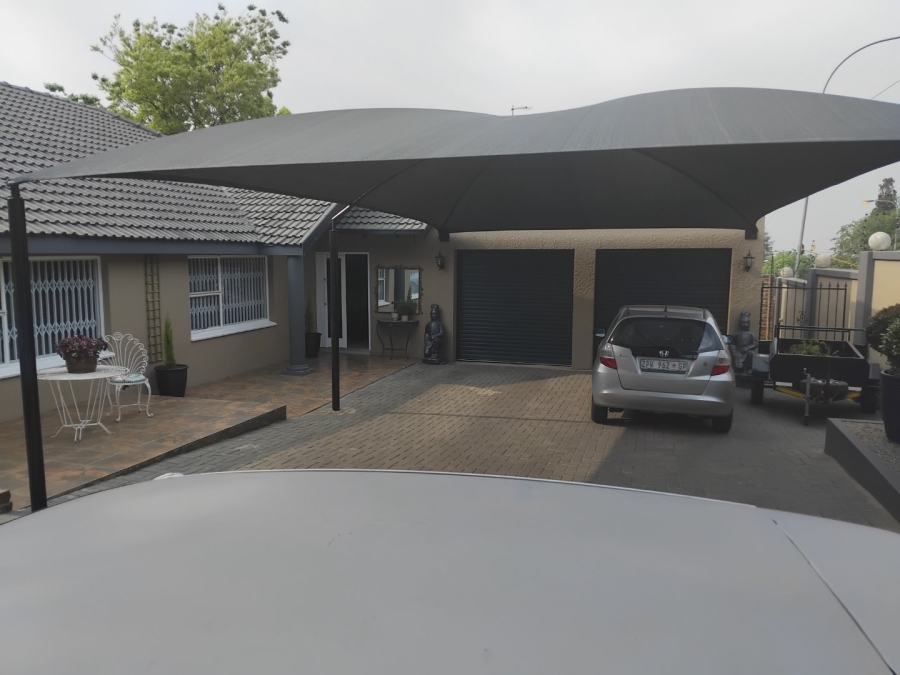 3 Bedroom Property for Sale in Dawnview Gauteng