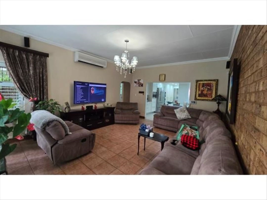 4 Bedroom Property for Sale in Glen Marais Gauteng