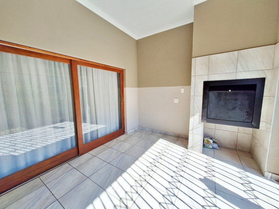 4 Bedroom Property for Sale in Thatchfield Estate Gauteng