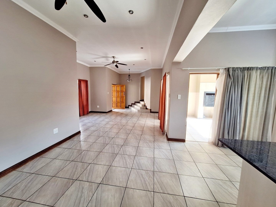 4 Bedroom Property for Sale in Thatchfield Estate Gauteng