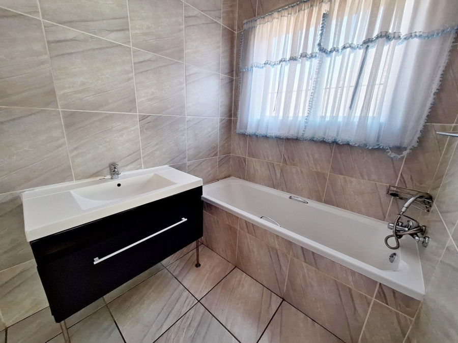 4 Bedroom Property for Sale in Thatchfield Estate Gauteng