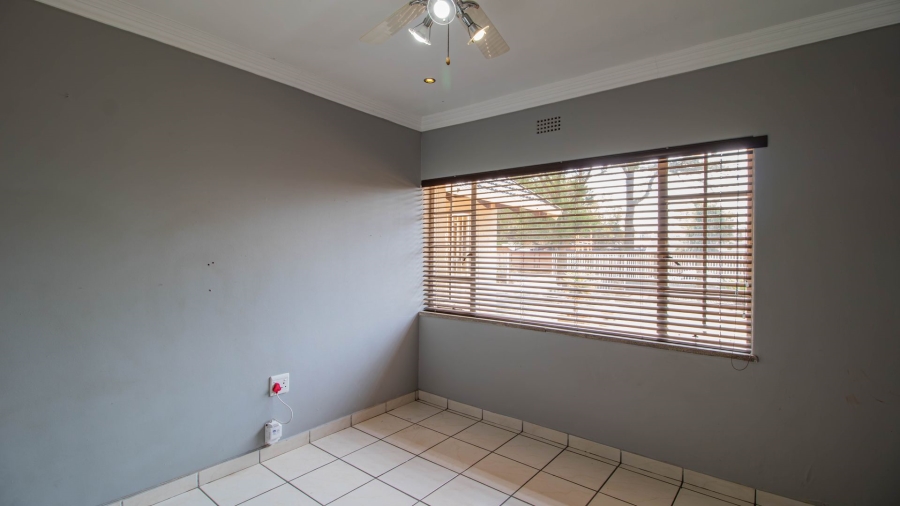 3 Bedroom Property for Sale in Bonaero Park Gauteng