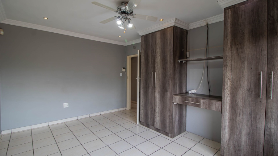 3 Bedroom Property for Sale in Bonaero Park Gauteng