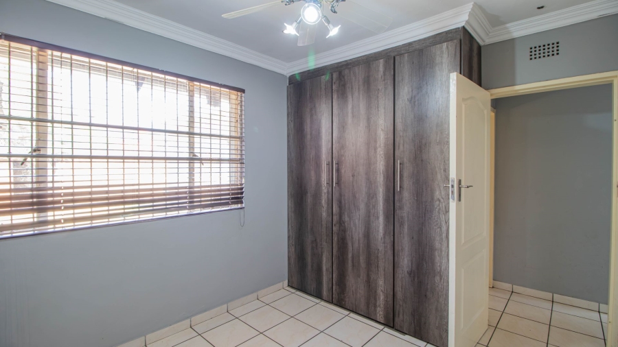 3 Bedroom Property for Sale in Bonaero Park Gauteng