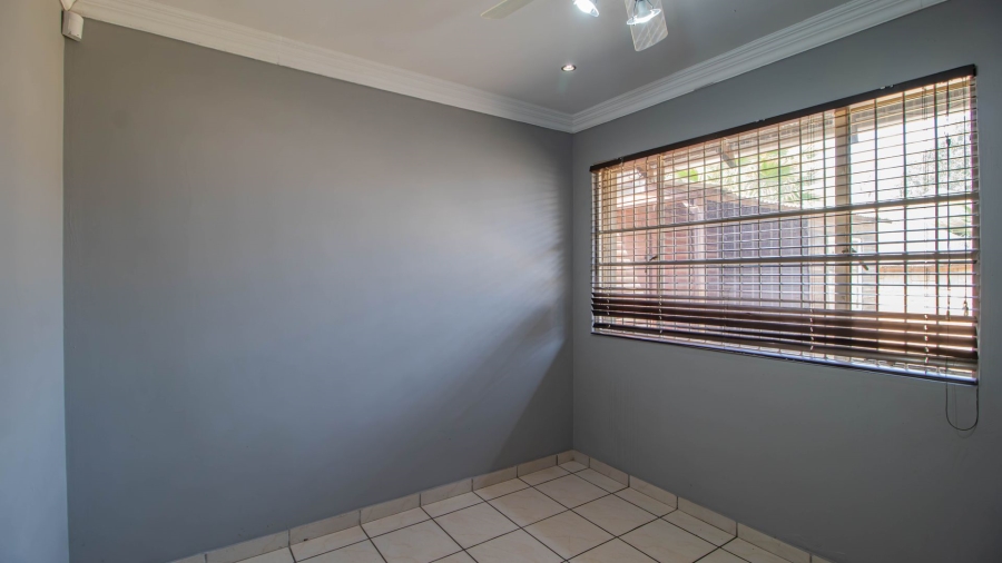3 Bedroom Property for Sale in Bonaero Park Gauteng