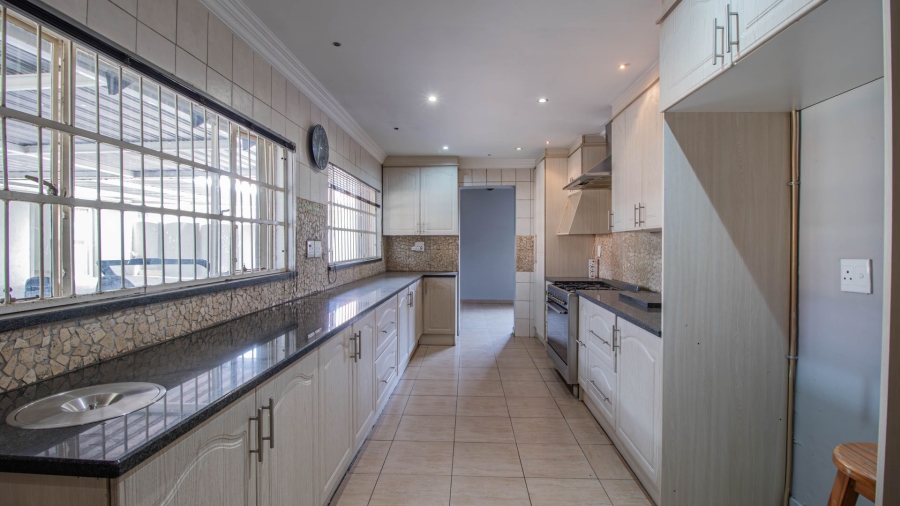 3 Bedroom Property for Sale in Bonaero Park Gauteng