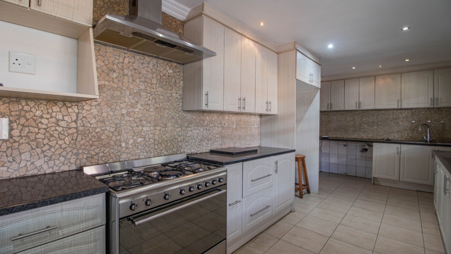 3 Bedroom Property for Sale in Bonaero Park Gauteng
