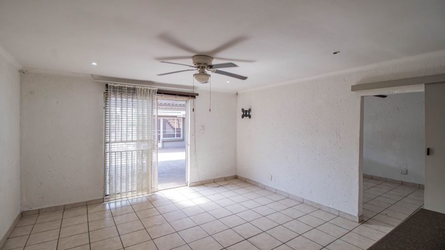 3 Bedroom Property for Sale in Bonaero Park Gauteng