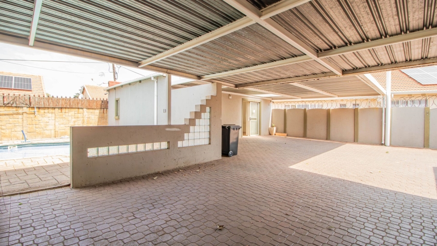3 Bedroom Property for Sale in Bonaero Park Gauteng