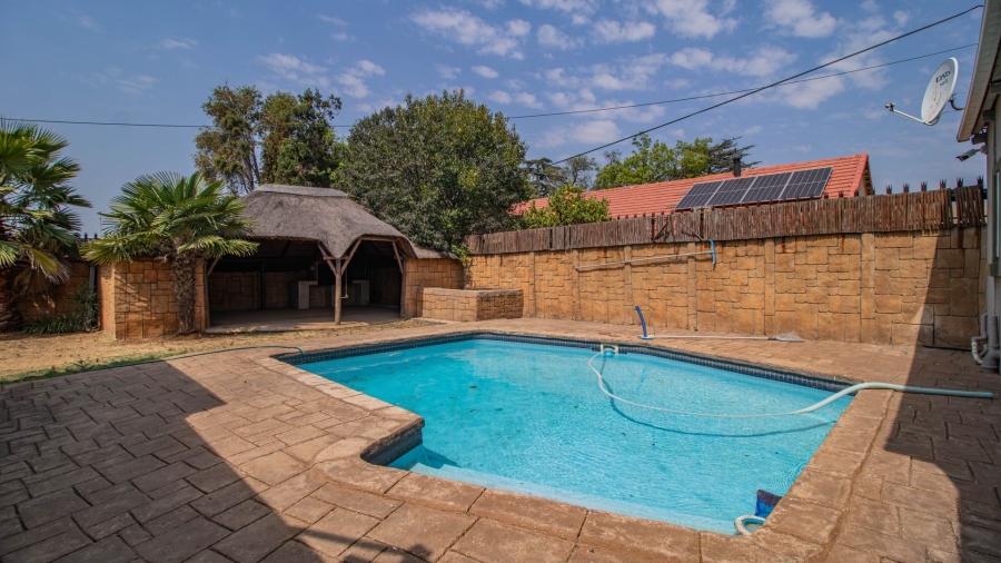 3 Bedroom Property for Sale in Bonaero Park Gauteng