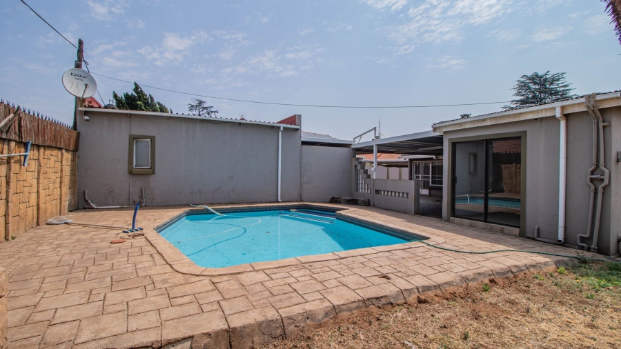 3 Bedroom Property for Sale in Bonaero Park Gauteng