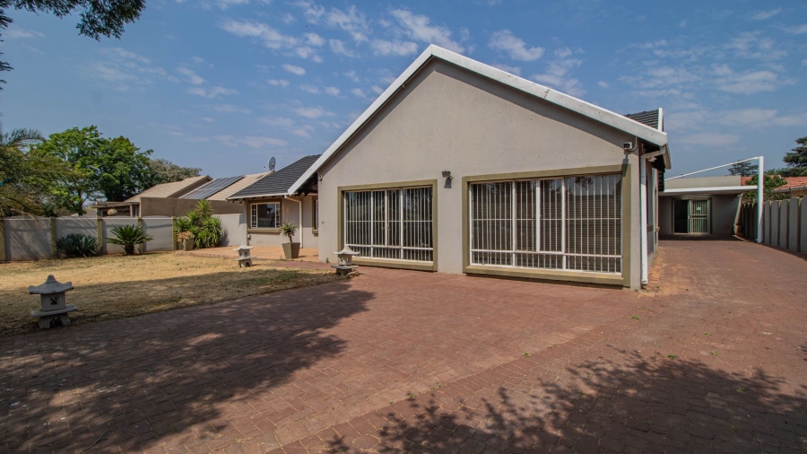 3 Bedroom Property for Sale in Bonaero Park Gauteng
