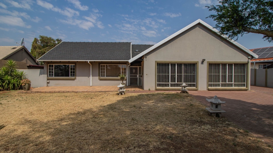 3 Bedroom Property for Sale in Bonaero Park Gauteng