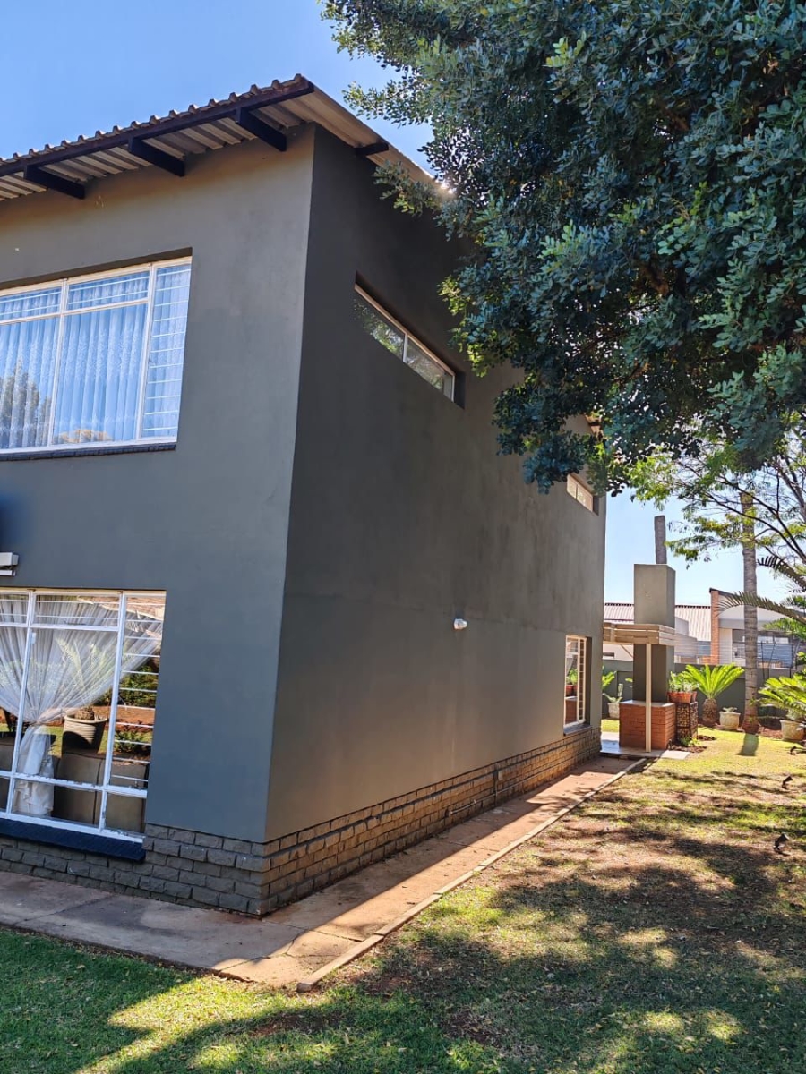 4 Bedroom Property for Sale in Annlin Gauteng