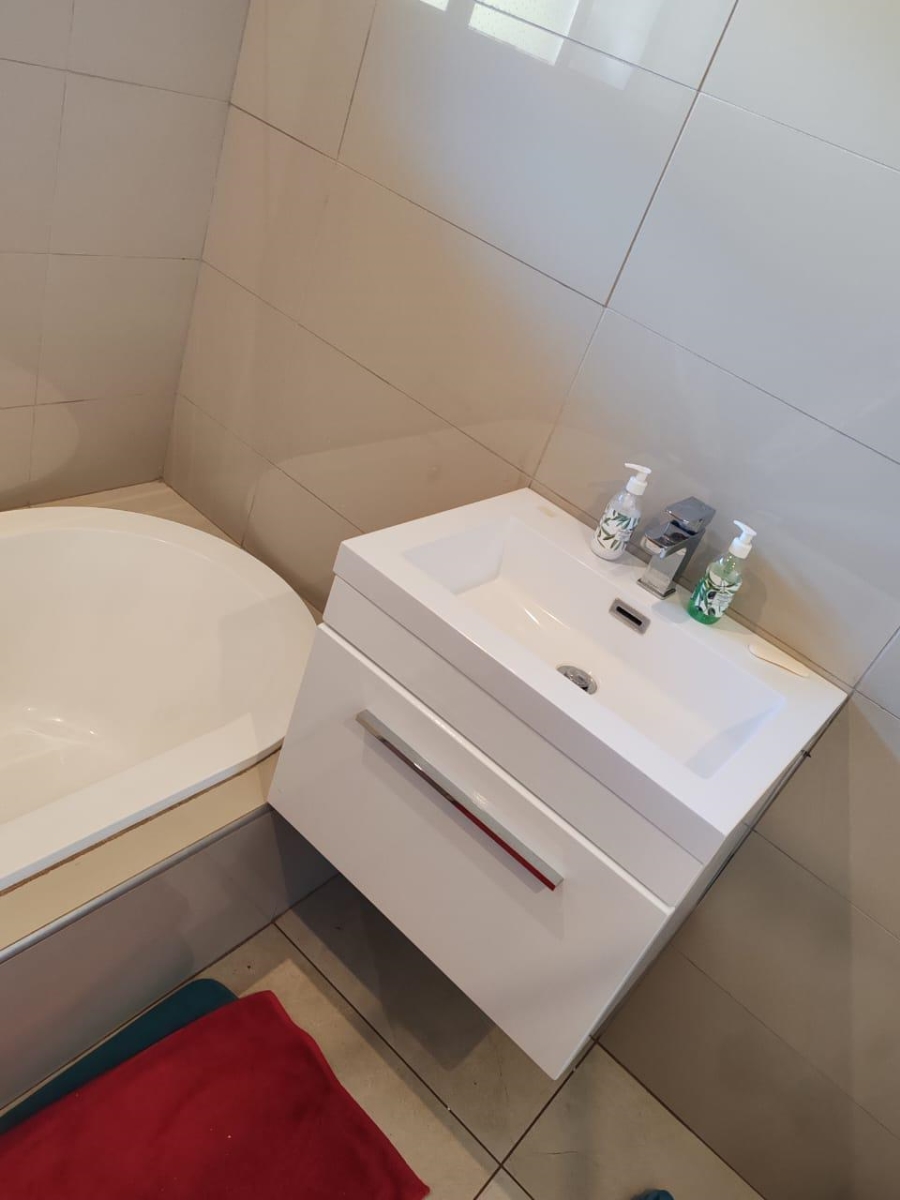 4 Bedroom Property for Sale in Annlin Gauteng
