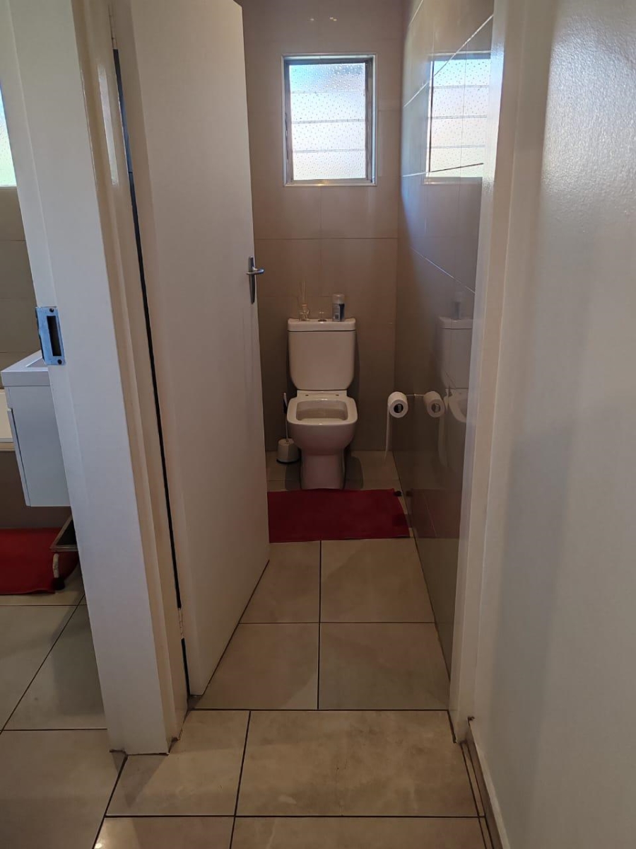 4 Bedroom Property for Sale in Annlin Gauteng