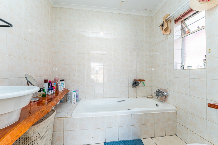 6 Bedroom Property for Sale in Krugersdorp West Gauteng