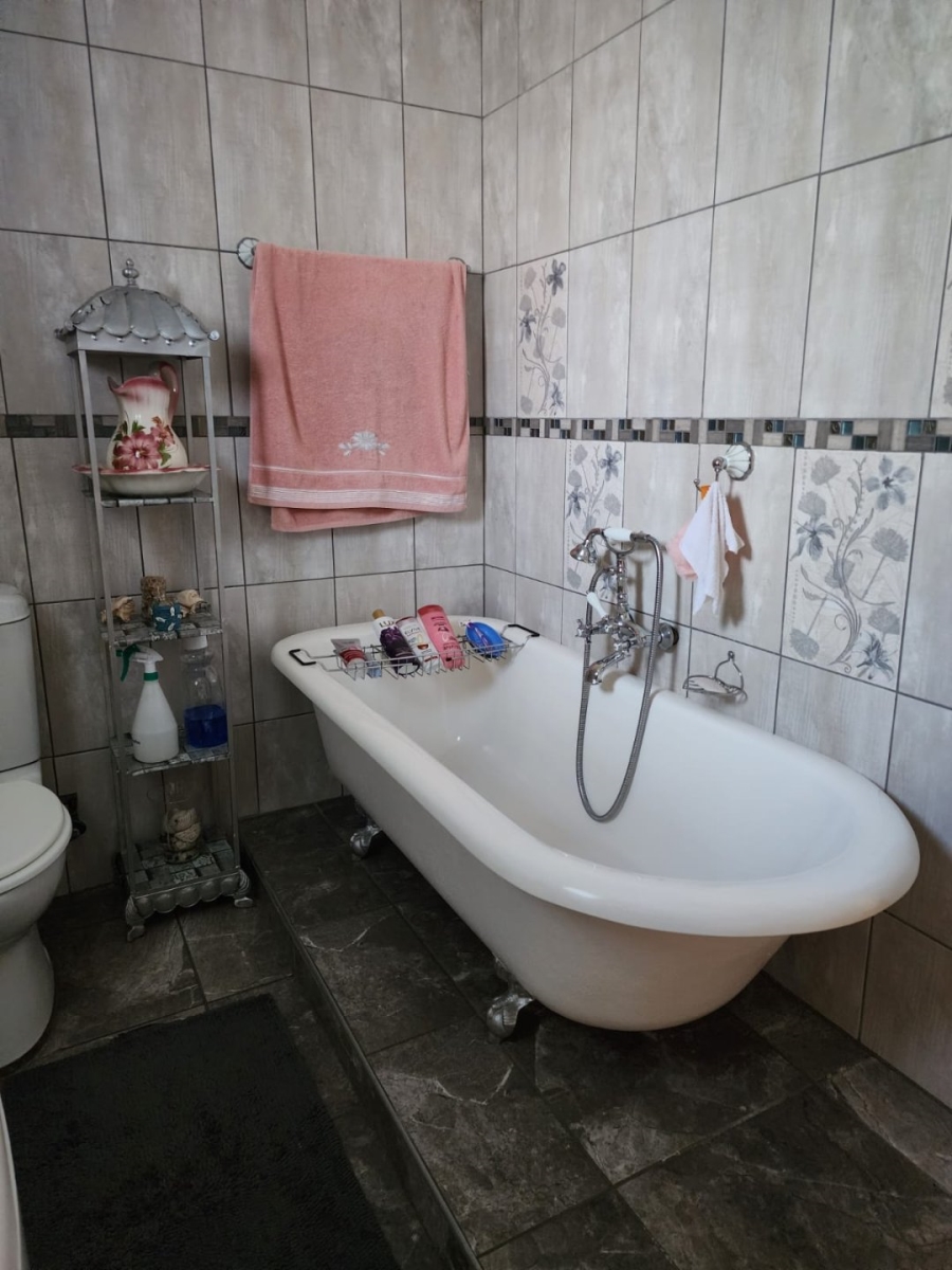  Bedroom Property for Sale in Lambton Gauteng