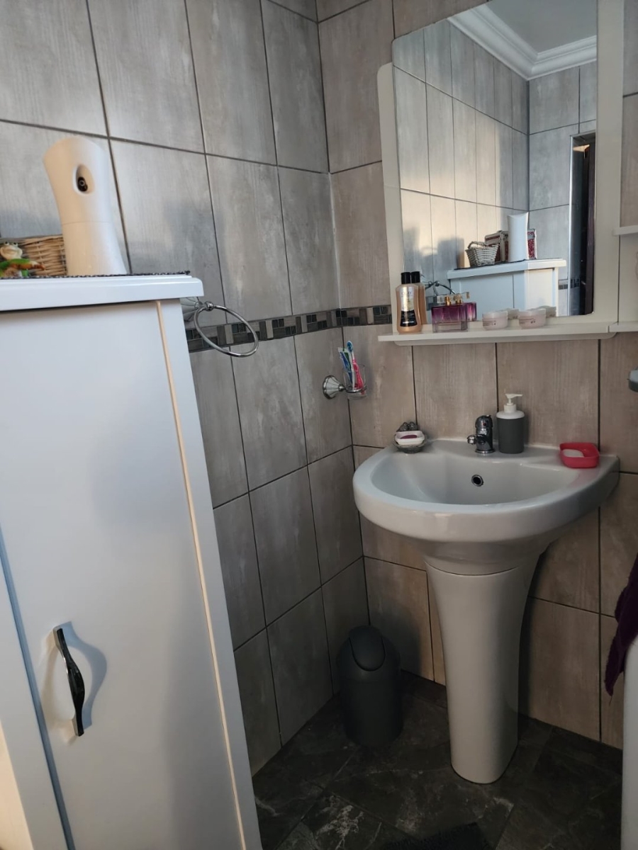  Bedroom Property for Sale in Lambton Gauteng