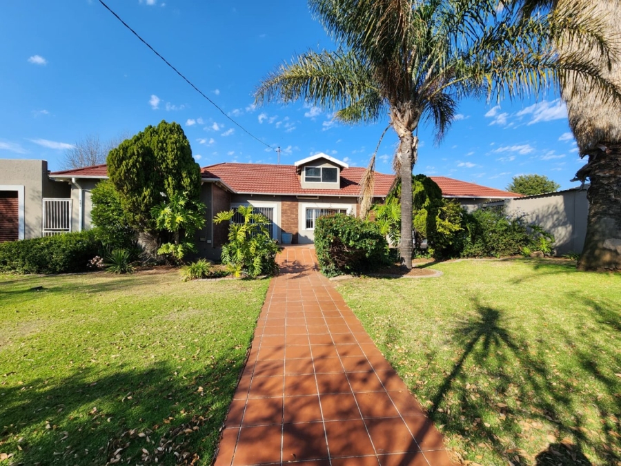  Bedroom Property for Sale in Lambton Gauteng