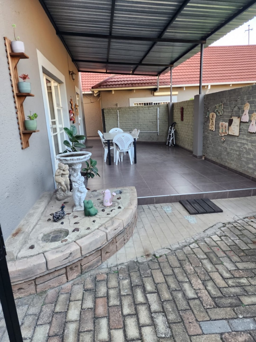  Bedroom Property for Sale in Lambton Gauteng