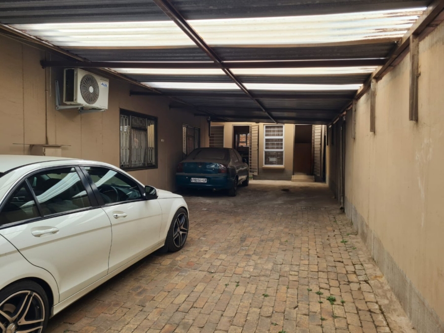 To Let 2 Bedroom Property for Rent in Lenasia Ext 5 Gauteng