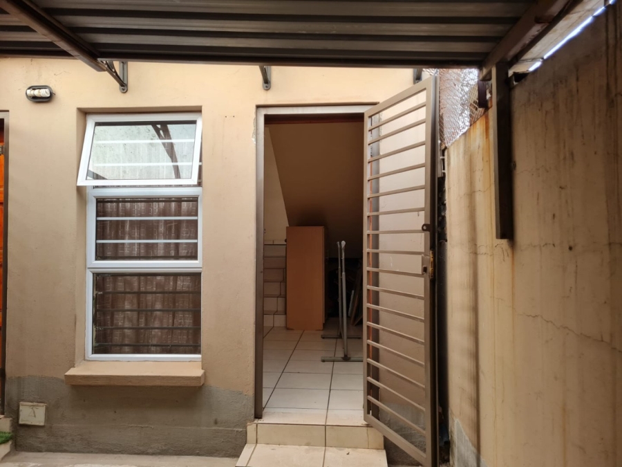 To Let 2 Bedroom Property for Rent in Lenasia Ext 5 Gauteng