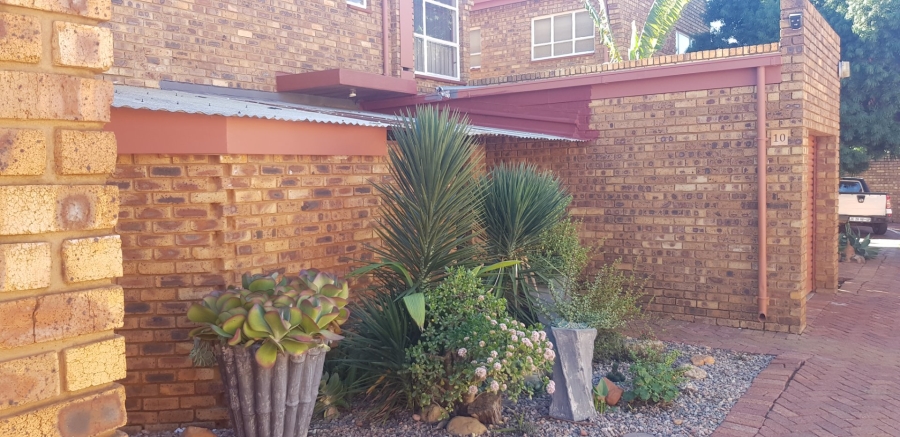 2 Bedroom Property for Sale in Dorandia Gauteng