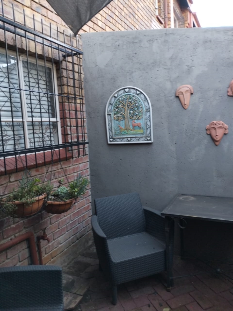 2 Bedroom Property for Sale in Dorandia Gauteng
