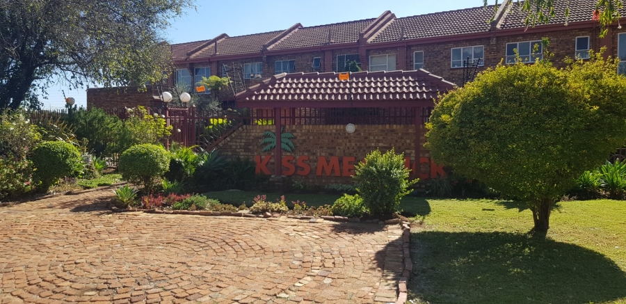 2 Bedroom Property for Sale in Dorandia Gauteng