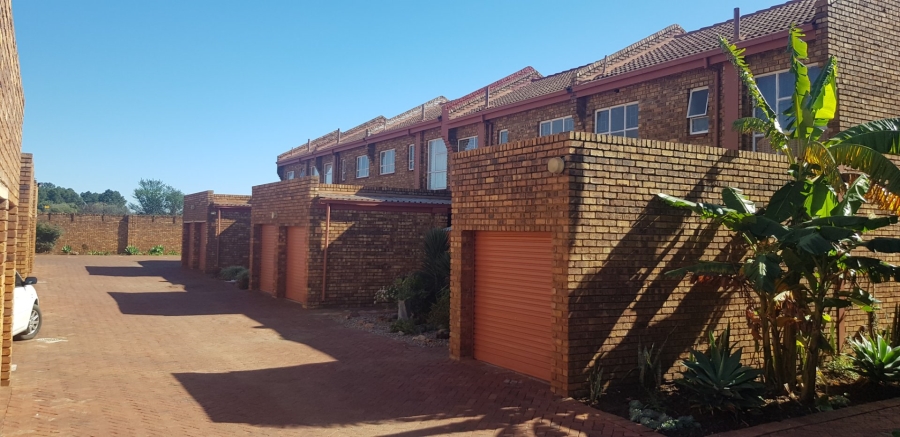 2 Bedroom Property for Sale in Dorandia Gauteng
