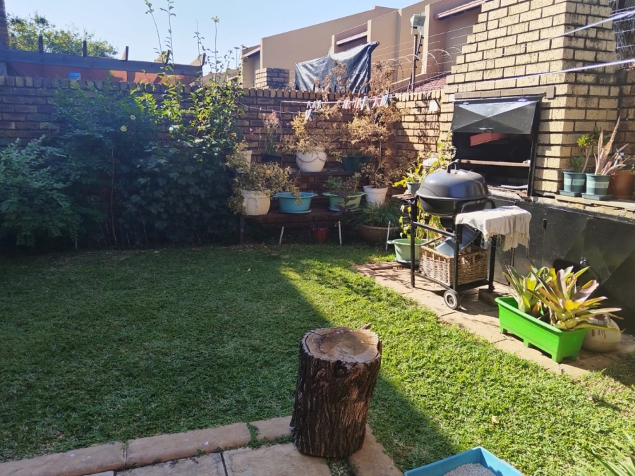 2 Bedroom Property for Sale in Dorandia Gauteng