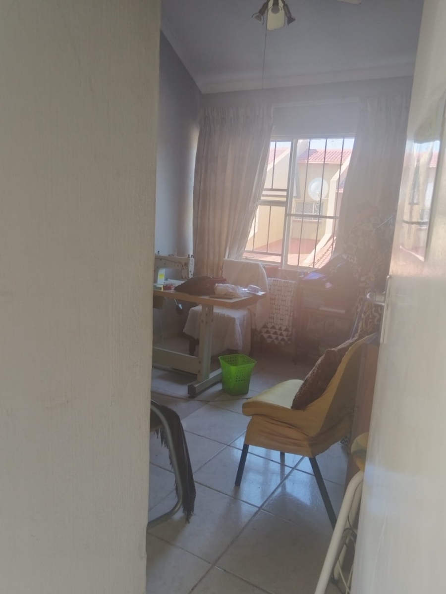 2 Bedroom Property for Sale in Dorandia Gauteng