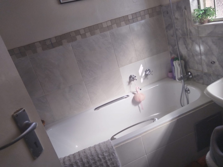 2 Bedroom Property for Sale in Dorandia Gauteng
