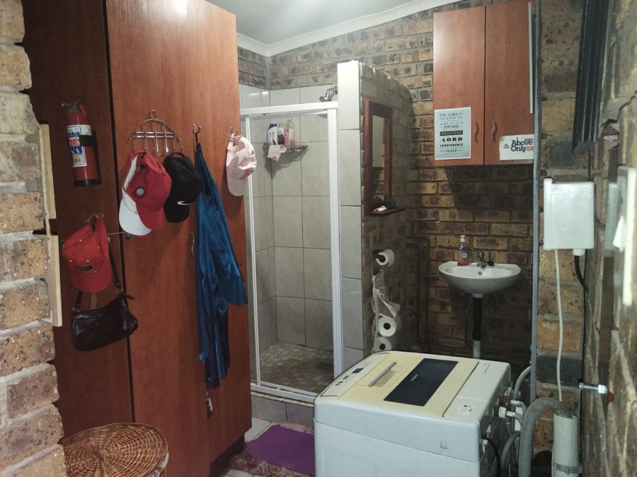 2 Bedroom Property for Sale in Dorandia Gauteng