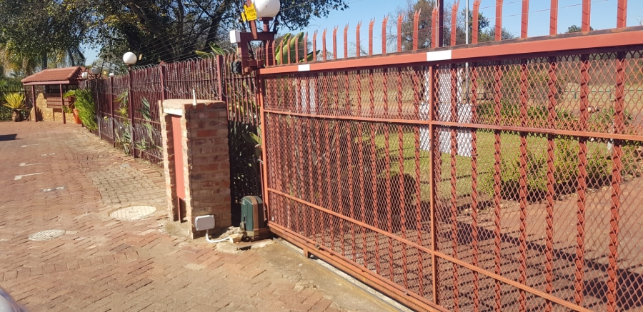 2 Bedroom Property for Sale in Dorandia Gauteng
