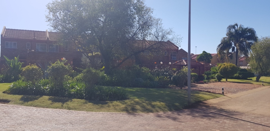 2 Bedroom Property for Sale in Dorandia Gauteng