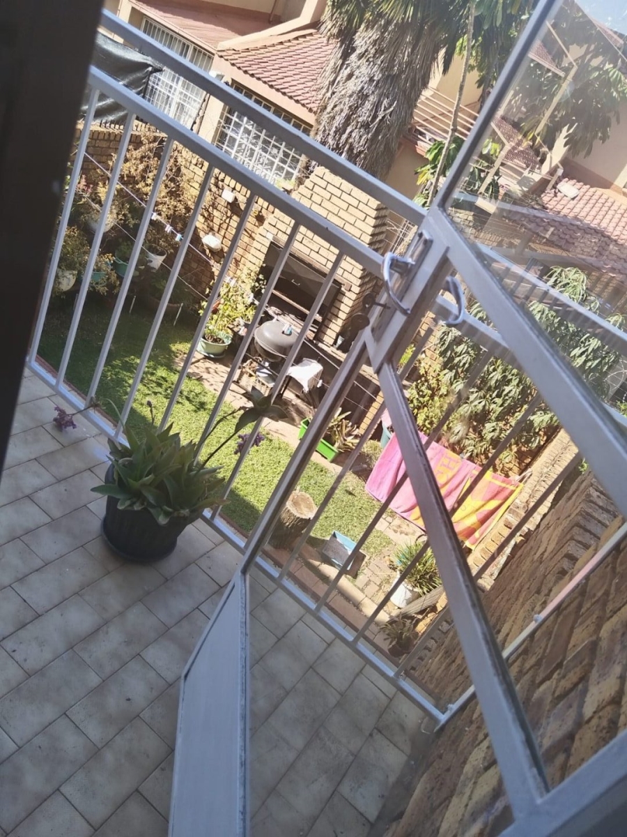 2 Bedroom Property for Sale in Dorandia Gauteng