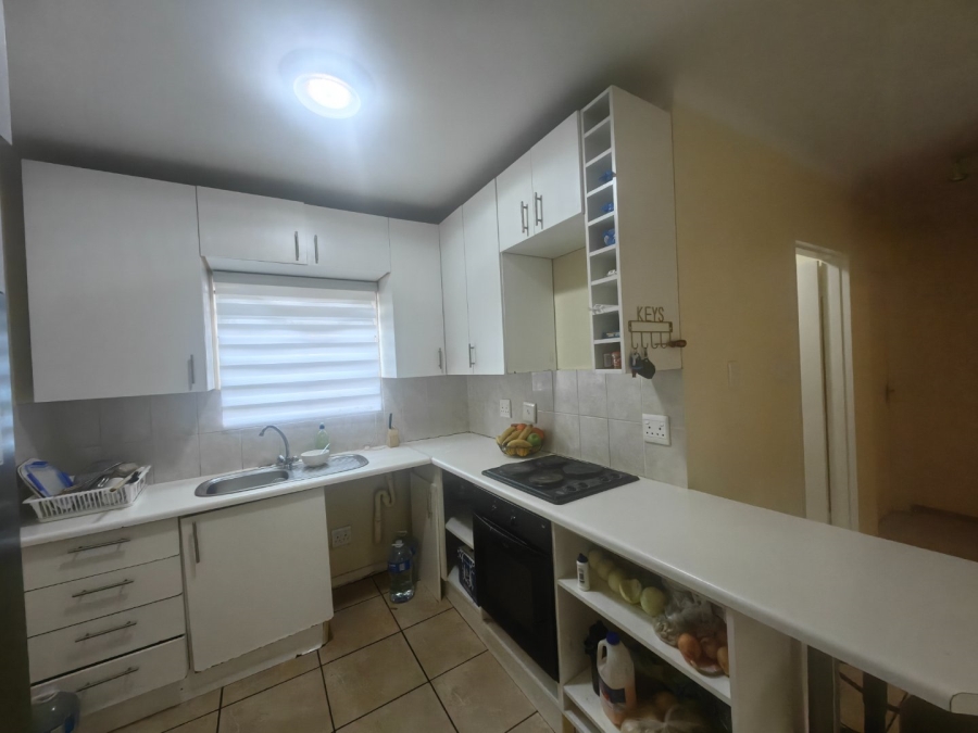To Let 2 Bedroom Property for Rent in Northcliff Gauteng
