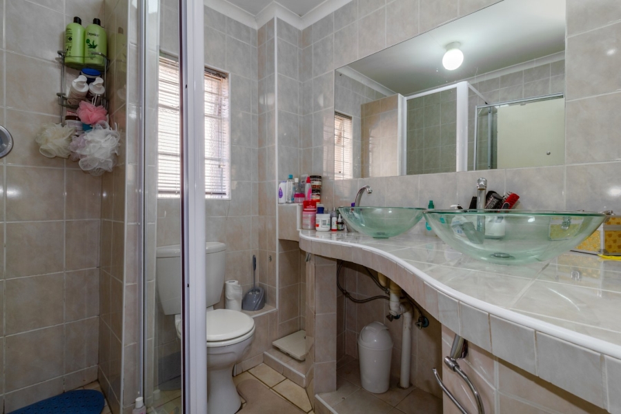 3 Bedroom Property for Sale in Corlett Gardens Gauteng