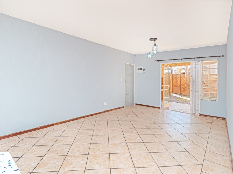 2 Bedroom Property for Sale in Monavoni A H Gauteng