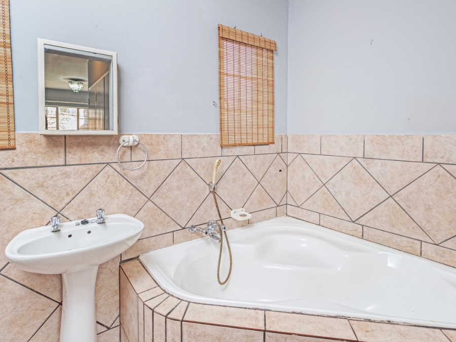 2 Bedroom Property for Sale in Monavoni A H Gauteng