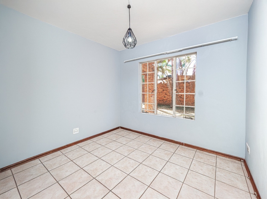 2 Bedroom Property for Sale in Monavoni A H Gauteng