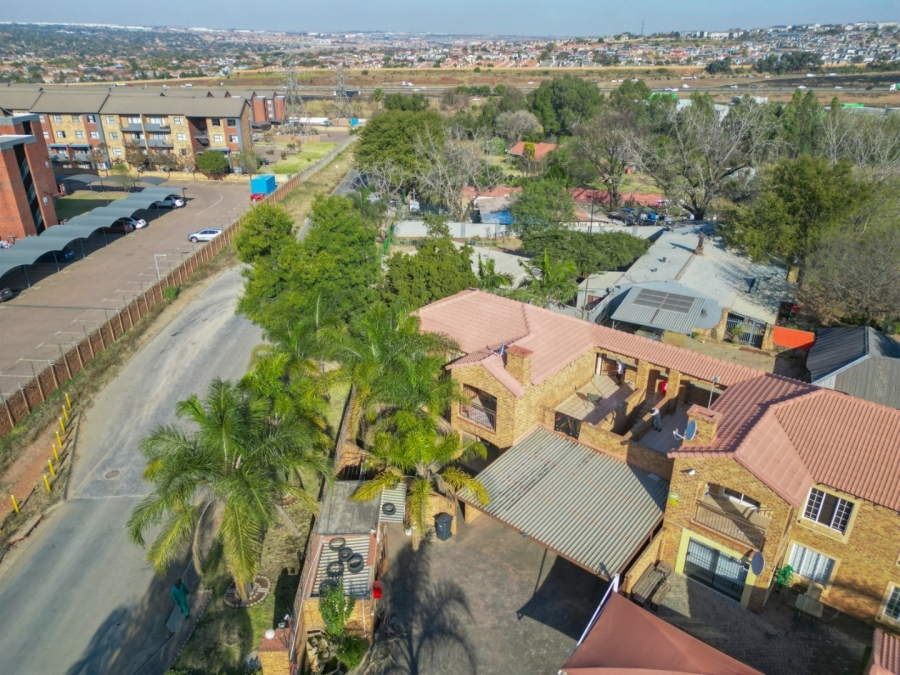 2 Bedroom Property for Sale in Monavoni A H Gauteng