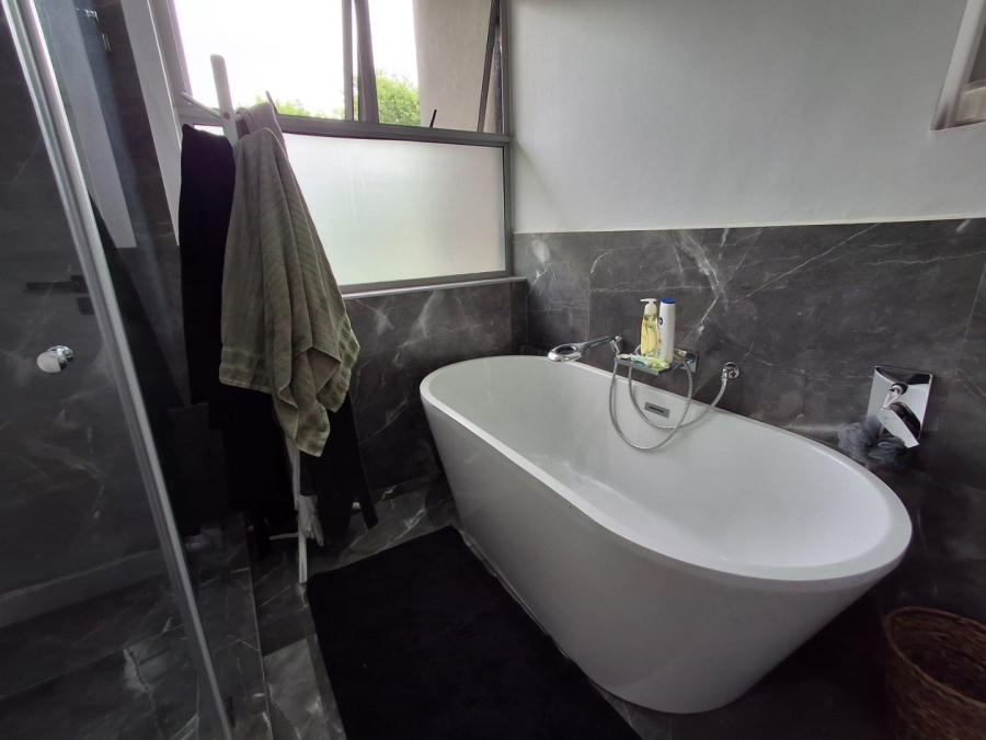 To Let 4 Bedroom Property for Rent in Morningside Manor Gauteng