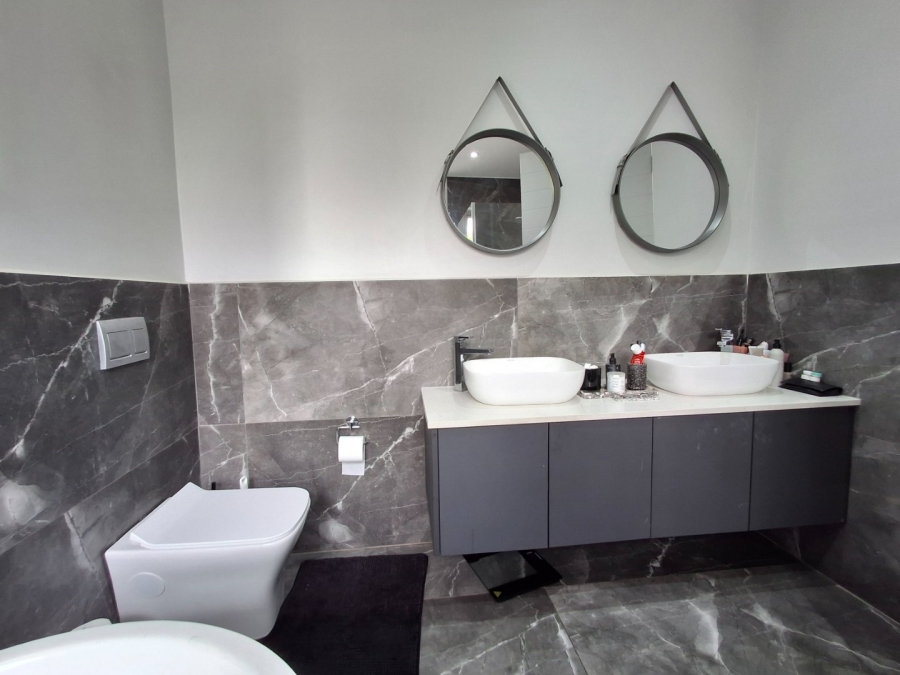 To Let 4 Bedroom Property for Rent in Morningside Manor Gauteng